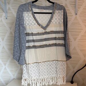 Le Lis Cream & Gray V-Neck Sequin Tunic